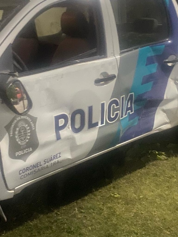 Un M Vil Policial Protagoniz Un Choque Con Un Auto Y Destruy El