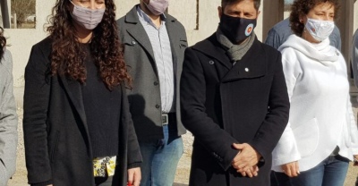 Axel Kicillof recorrió obras de viviendas en Pigüé.