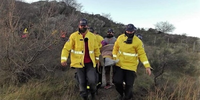 Cerro Ceferino: Una mujer sufrió doble fractura en su tobillo y debió ser bajada por los bomberos.