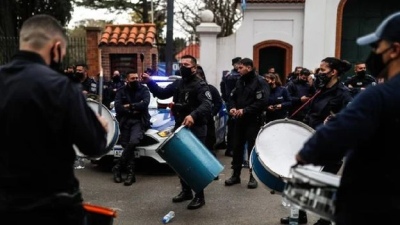 Policías de la bonaerense llaman a un nuevo paro: “Si hay plata para viajes de egresados, hay para mejores sueldos”