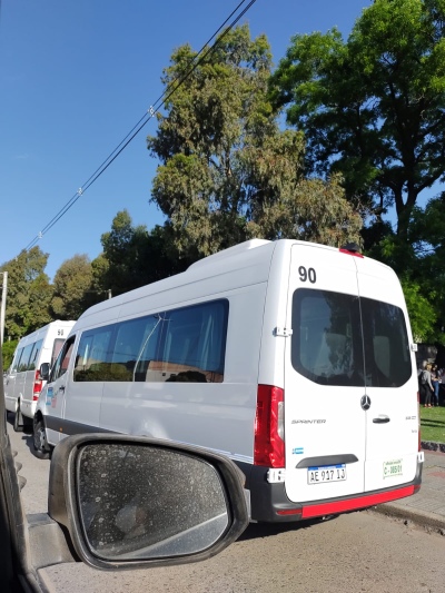 LLegaron en combi el jueves y repartieron boletas de elecciones anteriores casa por casa