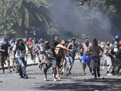 Cárcel para dos militantes de izquierda por los piedrazos contra la reforma previsional de Macri