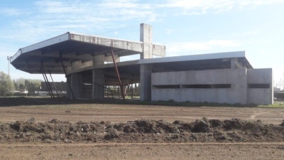 No hay ninguna empresa interesada en terminar la innecesaria obra de la Terminal