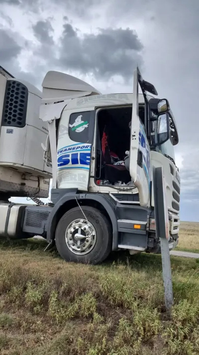 Discutió con su pareja y se arrojó del camión en movimiento