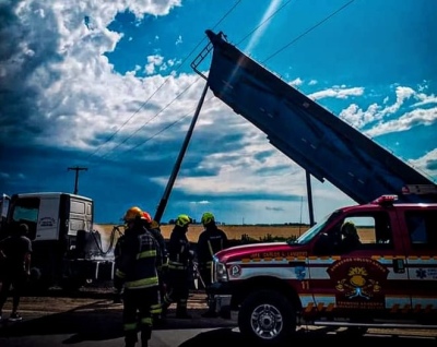 Murió electrocutado un operario que trabajaba en la reparación de la ruta 33 entre 30 de Agosto y Trenque Lauquen