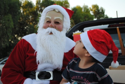 Papá Noel visitó a los chicos en todos los barrios y localidades