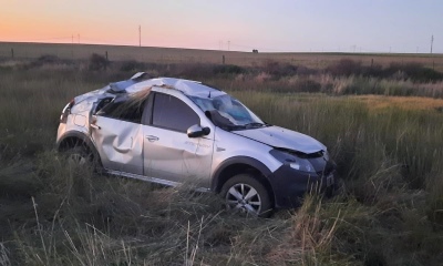 Lo encerró un camión en la Ruta 51 y terminó volcando