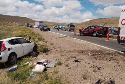 Cuatro personas murieron en un choque frontal en la Ruta 237, en Piedra del Águila