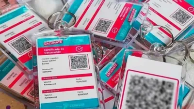 Ingenio argentino: venden llaveros personalizados con el pase sanitario