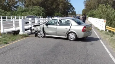 Hospitalizaron a dos personas tras un choque en el ingreso a Monte Hermoso