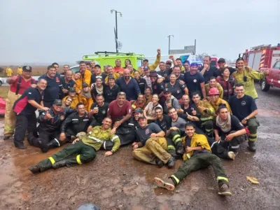 Llegó la lluvia a Corrientes y los Bomberos la recibieron con mucha emoción