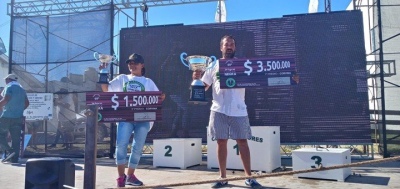 De madrugada, salió la “negra” y un pescador se llevó 3,5 millones de pesos en un torneo que causó furor