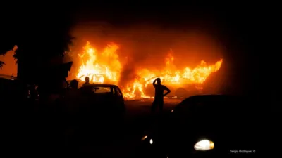 Monte Hermoso: se prendieron fuego 4 autos en un estacionamiento