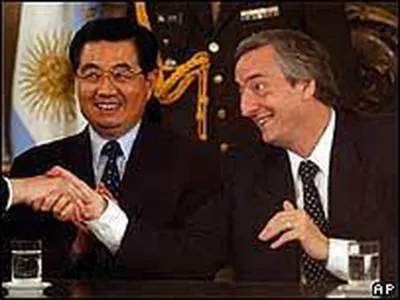 Cuando Néstor Kirchner anunció inversiones chinas en la Argentina por 20.000 millones de dólares que nunca llegaron