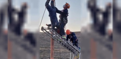 Le amputaron un brazo al ladrón que intentó robar cables de alta tensión en Chubut y quedó colgado de un poste