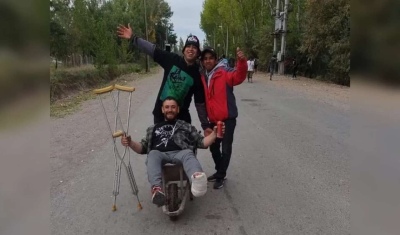 Llevaron a un amigo fracturado en carretilla al recital de La Renga