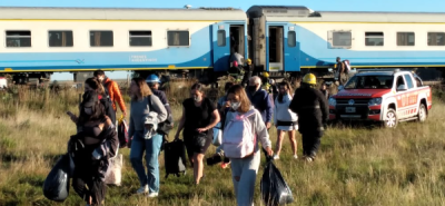 FOTOS Y VIDEO: Descarriló el tren de pasajeros que venía a Coronel Suárez