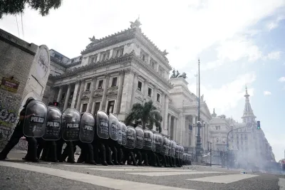 El gobierno porteño pondrá vallas en el Senado para el debate del acuerdo con el FMI