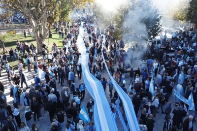 Masivo "tractorazo" en Plaza de Mayo: “No queremos seguir financiando la soga con la que nos ahorcan”