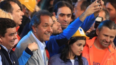 Asume Daniel Scioli y "el club de los perdedores" domina el Gabinete