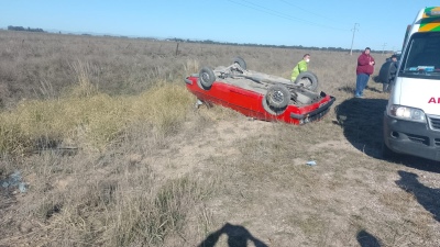 Vuelco en ruta 67, tramo Coronel Suárez - Piñeyro