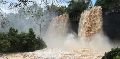 Se subió a una baranda de las Cataratas del Iguazú y cayó al vacío: está desaparecido