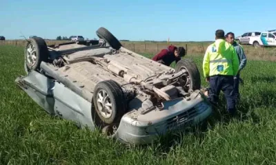 Fuerte vuelco en la ruta de acceso a Pehuen Có: una mujer fue hospitalizada