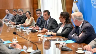 El Gobierno firmó un acuerdo para que los medicamentos tengan un tope de aumento de 3,8% hasta marzo