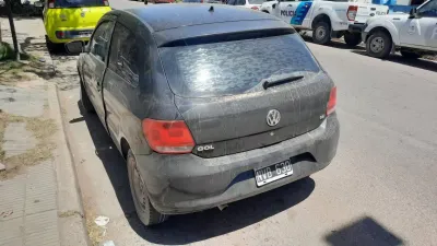 Detuvieron a una “poliladrona” que manejaba un auto robado