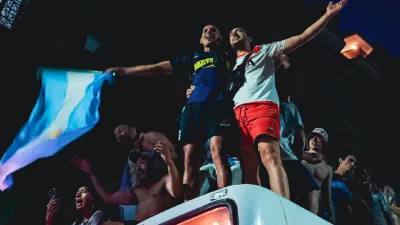 La foto de dos hinchas argentinos que emocionó a todo el país