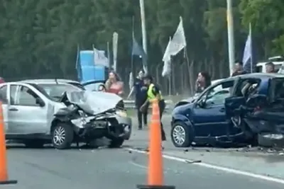 Ruta 2: violento choque en un control policial a la altura del peaje Samborombón