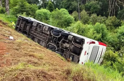 Tragedia en Brasil al volcar colectivo: una madre y un niño de Argentina están entre las 7 víctimas