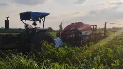 Un hombre intentaba arreglar un tractor, fue succionado por el motor y murió en el acto