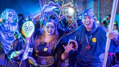 Turistas de todo el país viven el Festival Alienígena en Capilla del Monte