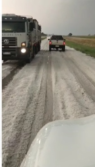 Esta tarde: La granizada entre Pigüé y Puan fue terrible. Los suarenses nos salvamos por poco