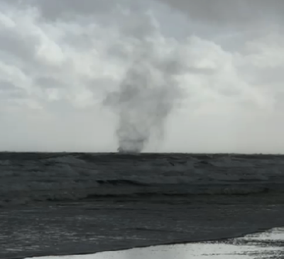 Así se vio una tromba marina en Monte Hermoso