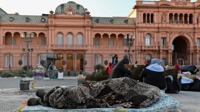 Murió una beba de tres meses en la puerta de la Casa Rosada: vivía en la calle con su familia