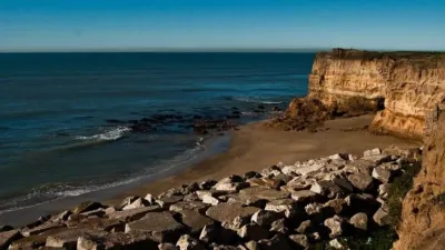 Dos hermanos de 9 y 11 años hicieron un sorprendente descubrimiento en la playa