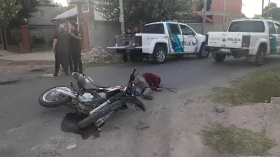 Impresionante choque entre un patrullero y dos motochorros que escapaban tras un asalto en José C. Paz