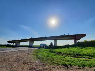 Un puente a ninguna parte, desde y hacia la nada