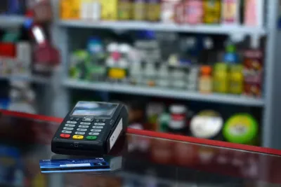 La AFIP vigila las compras con tarjeta de débito: hasta qué montos se podrá gastar sin controles