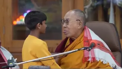 Dalai Lama: ¿de quién es esa boquita?