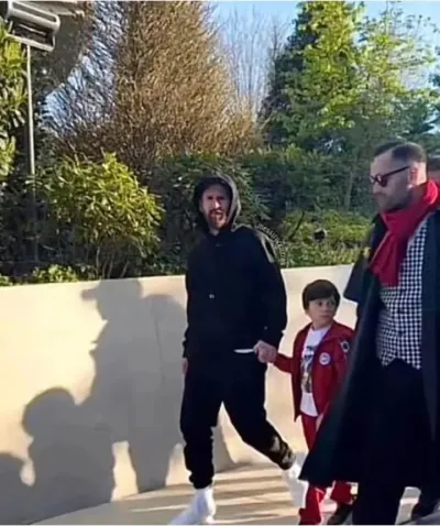 Messi intentó camuflarse en Euro Disney pero generó una revolución