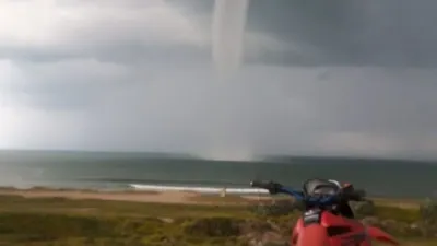 Video: Una increíble tromba marina sorprendió a los vecinos de Necochea