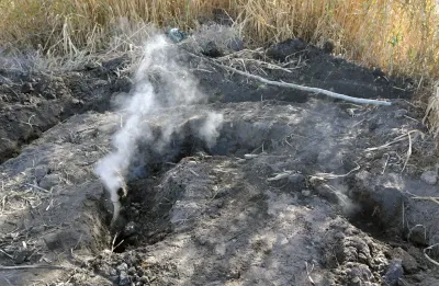 Resurgieron grietas y misteriosos fuegos subterráneos en una zona agrícola de Mendoza