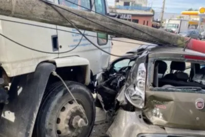 VIDEO: Tragedia en Villa Gobernador Gálvez: un camión se quedó sin frenos, chocó a siete vehículos y mató a una mujer