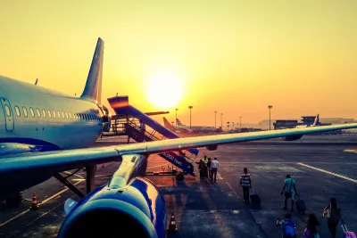 100 azafatas y ningún avión: La aerolínea inaugurada por Kirchner que tuvo 900 empleados pero nunca voló por su cuenta