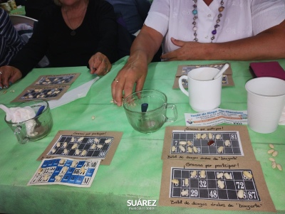 Personas mayores: exitosa tarde de chocolate, té y lotería