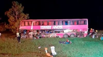 Tragedia fatal en Santa Fe: cinco muertos y cuatro heridos tras un choque entre un colectivo y un camión