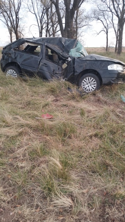 Encontraron un auto volcado sin ocupantes en el acceso a Tornquist